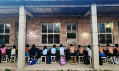 爱游戏官网:铁皮房、土操场，这里有一座“筑梦”摔跤馆